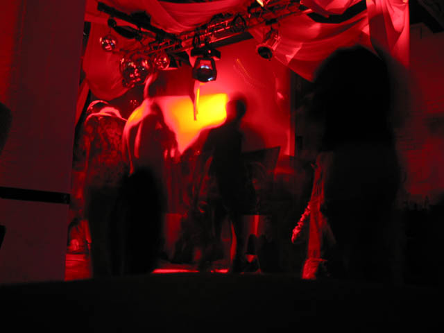 Red dance, EDaBM
